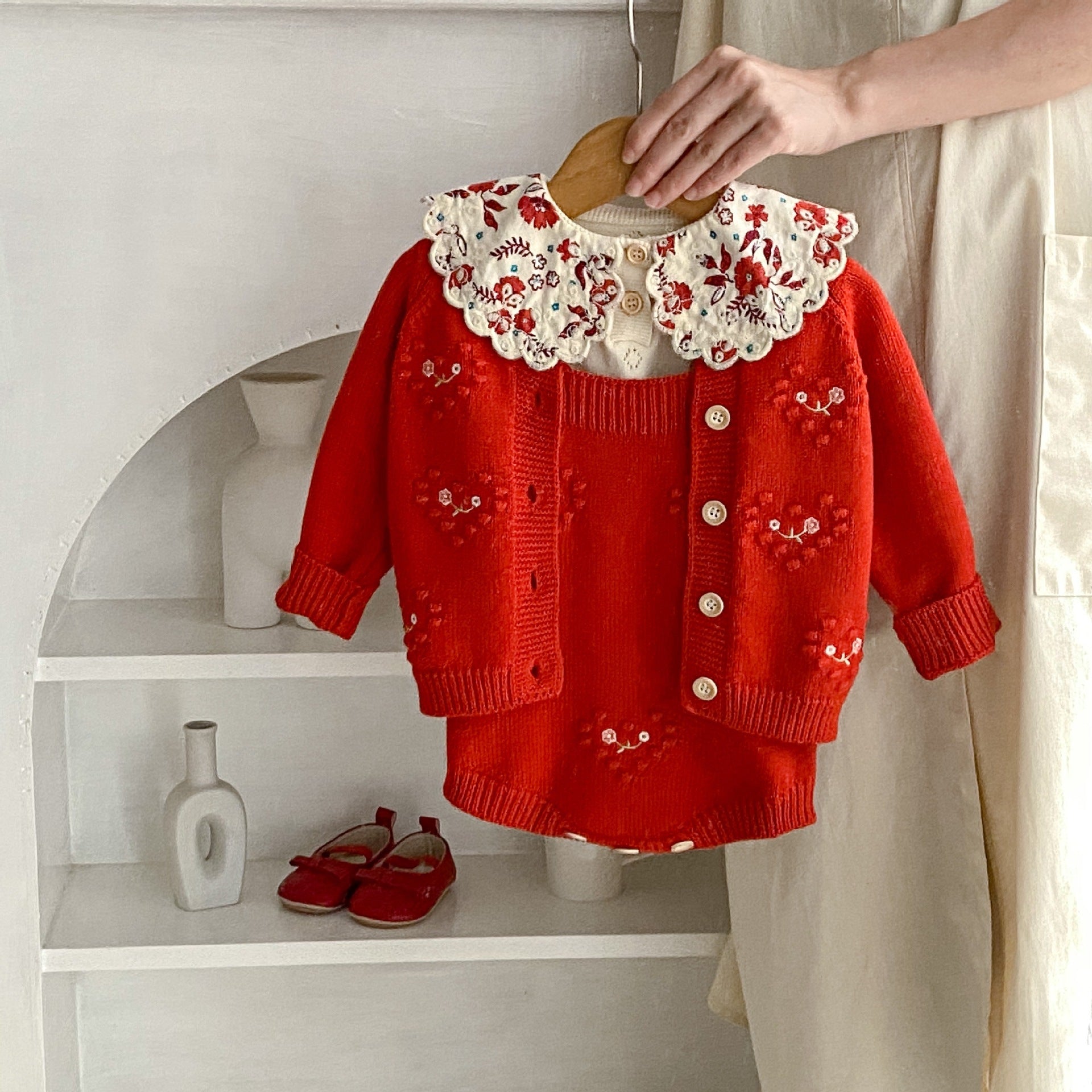 Red Love Embroidered Strap Ha Yi